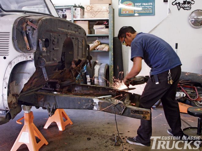 Fatman Fabrications IFS Hub-To-Hub Kit Install - Fixin' A Fouled Up Frame