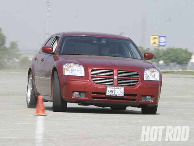 Hrdp 0812 02 Z+2005 Dodge Magnum+front Right