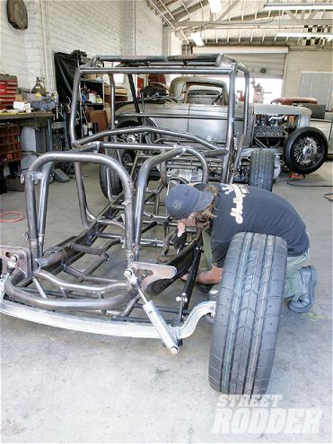 0902sr 02 Z+putting Torsion Bars On A Hot Rod+body