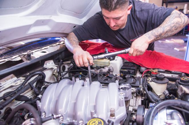 Trick Flow Specialties Streetburner 1999 Mustang Intake Install 23