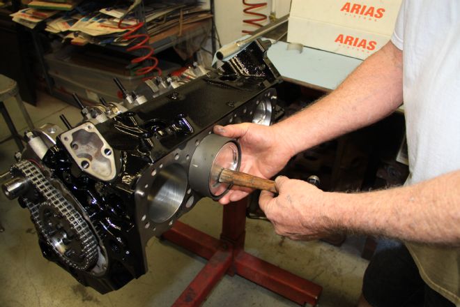 23 Chevy Small Block Engine Installing Pistons