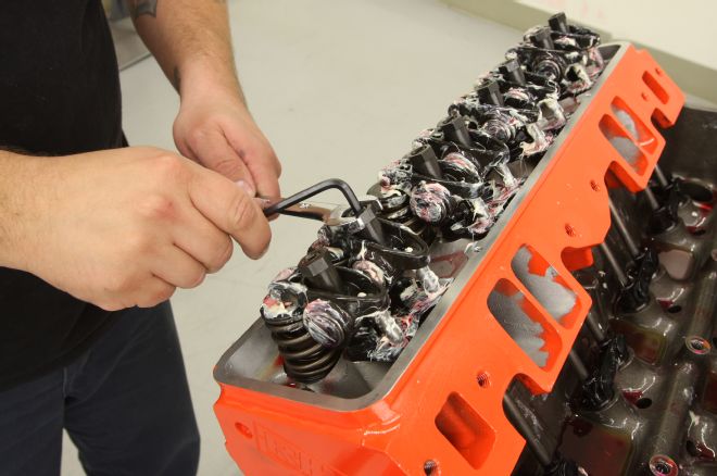 383 Chevrolet Engine Build Tightening Center Screw
