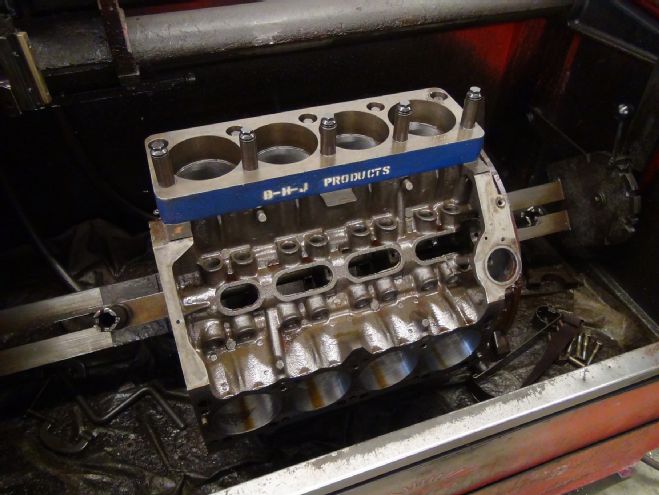 How to Make 600 HP with Cast-Iron Heads on a Mopar 340 Stroker