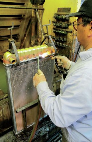 Us Radiator Copper Core And Brass Tank Clamped And Soldered To Headers