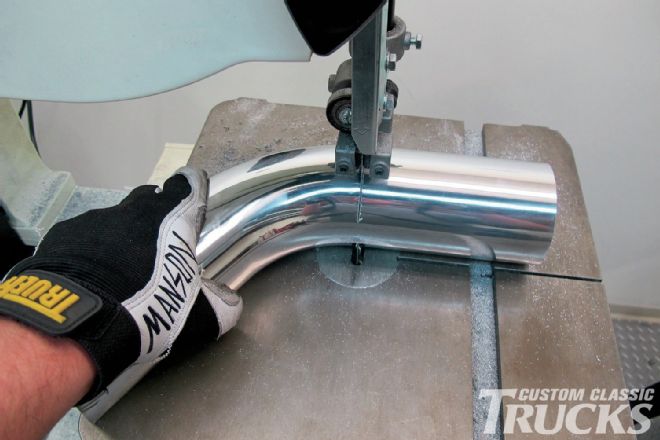 Bandsaw Cuts Aluminum Tubing