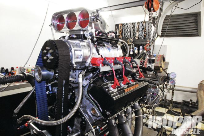 Size Does Matter Chysler Hemi Engine View