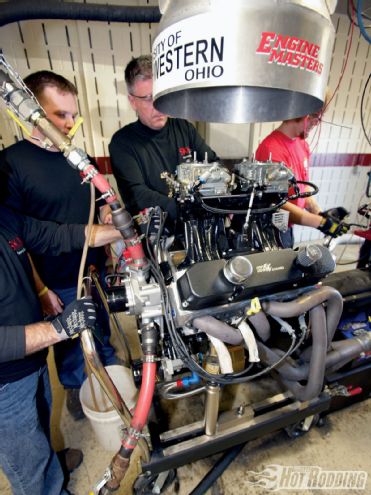 1012phr 02 O+2009 Engine Masters Challenge+big Block Mopar Engine