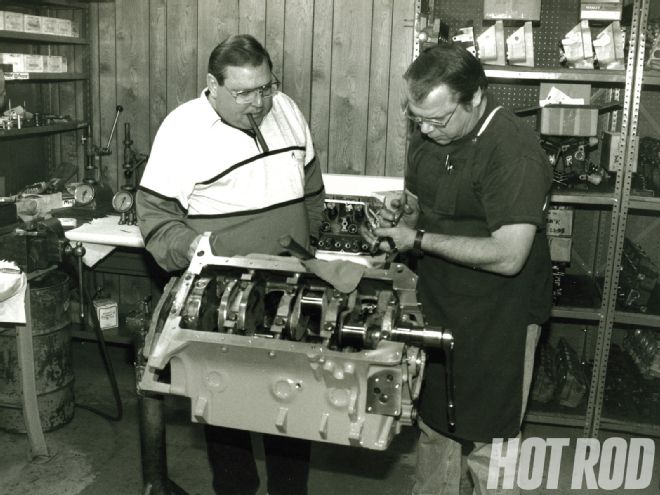 Hrdp 1008 03 O+dick Landy+and His Brother Mike Builing The 484 Hemi