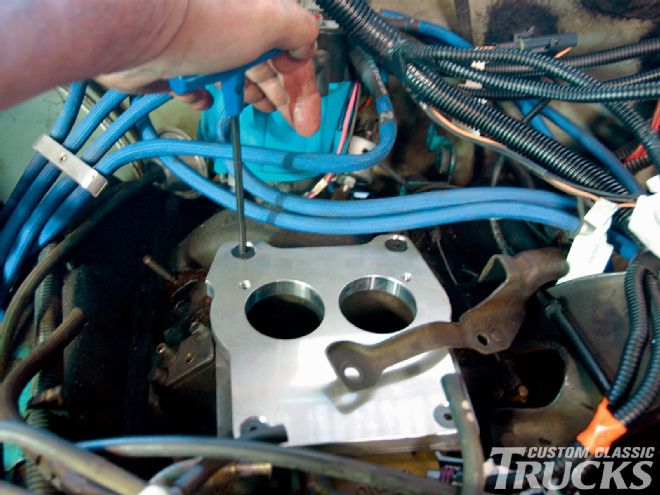 Chevy 350 Small-Block Carb To TBI Conversion - Modern Improvement