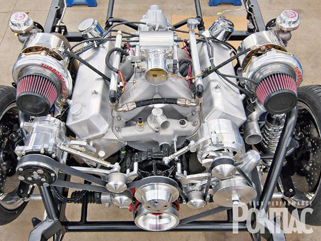 Hppp 0910 01 Z+pontiac Engine Buildup+engine