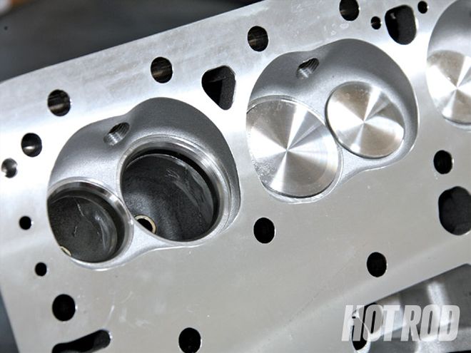 Hrdp 0908 05 Z+edelbrock E Street Cylinder Heads+test