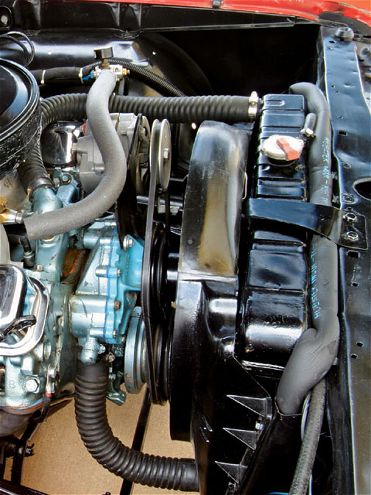 Hppp 0801 02 Z+improved Pontiac Cooling System+radiator