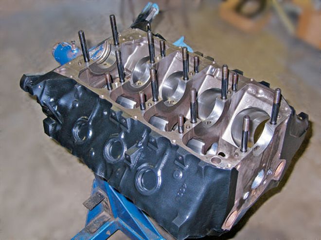 Hppp 0708 23 Z+building A Performance Pontiac Motor+machined Motor