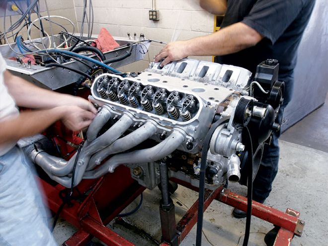 Ccrp 0705 01 Z+testing GM L92 And LS7 Cylinder Heads+on The Dyno