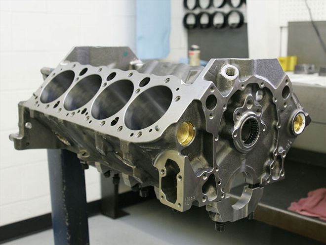 Ctrp 0701 09 Z+racing Engine Block+on Stand