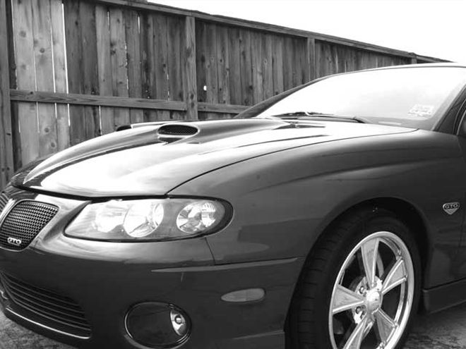 0507pon 26z+2004 Pontiac GTO+Front Driver Side View
