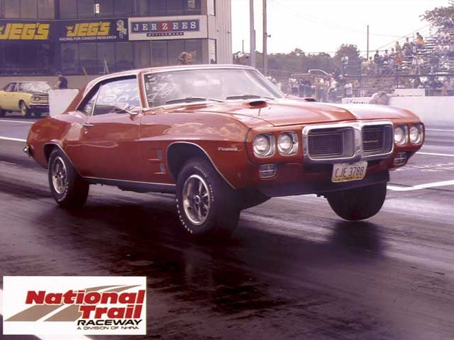 0507pon 02z+1969 Pontiac Firebird+Front Passenger Side View At Track