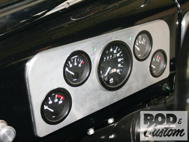 Black Bezeled Vdo Gauges