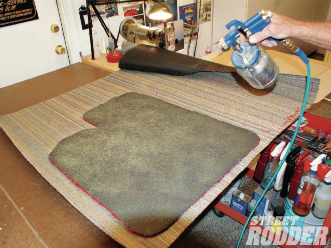 1304sr 28+project Shop Truck 1947 Chevrolet Interior+spraying Glue Onto Back Of Carpet