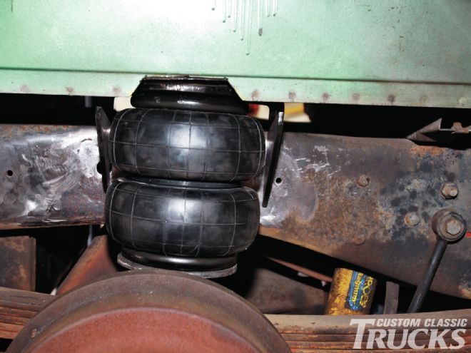 1110cct 02 O +1973 Ford F350 Airbag Install+suspension