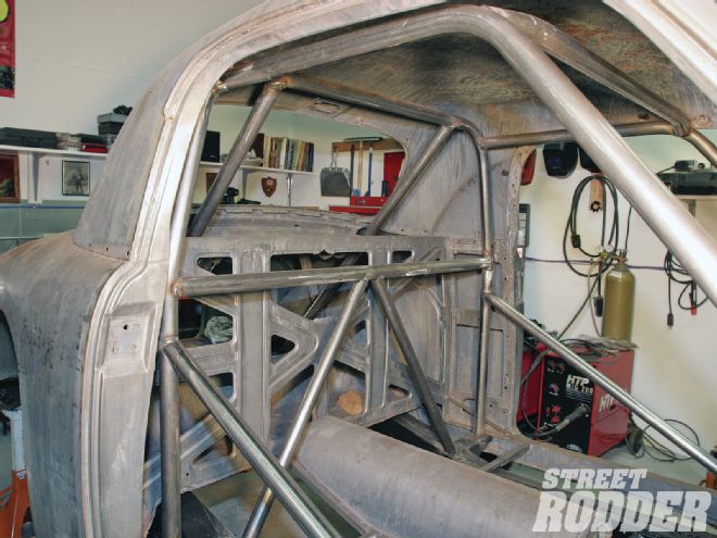 Project RamRodder Rollcage Install - Street Rodder Magazine
