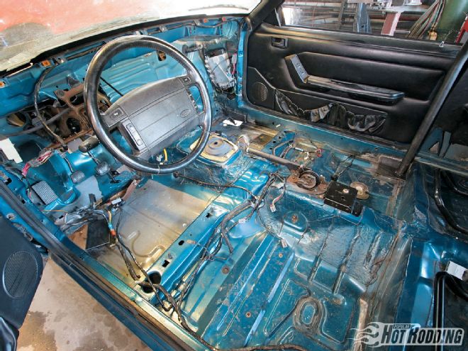 1010phr 03 O+1993 Ford Mustang+stripped Interior