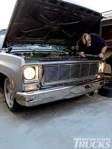 1005cct 01 O+lmc Truck Light Install On Chevrolet C10+headlights