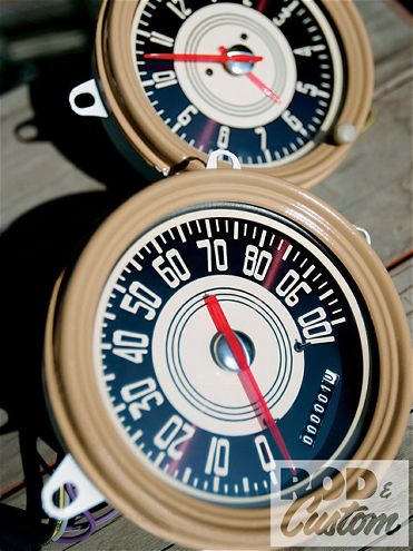 Classic Instruments Vintage-Modern Gauge Retrofit - Rod & Custom Magazine