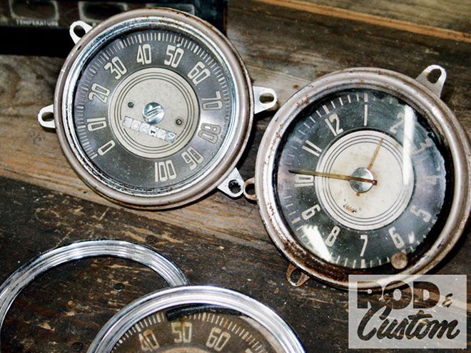Classic Instruments Vintage-Modern Gauge Retrofit - Rod & Custom Magazine