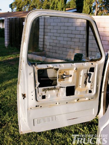 0712cct 01 Z+1979 Chevy C10 Stereo Install+driver Side Door Interior