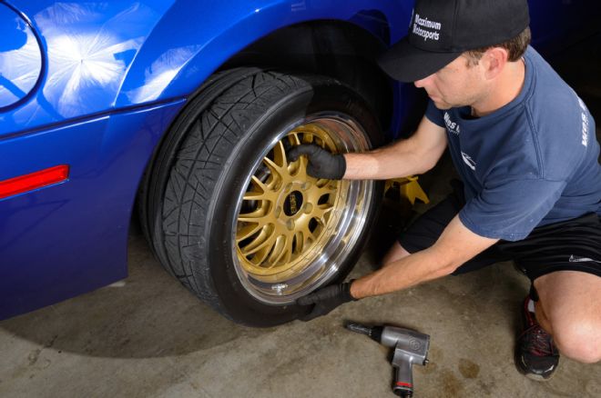 Installing Longer Wheel Studs Mustang 04