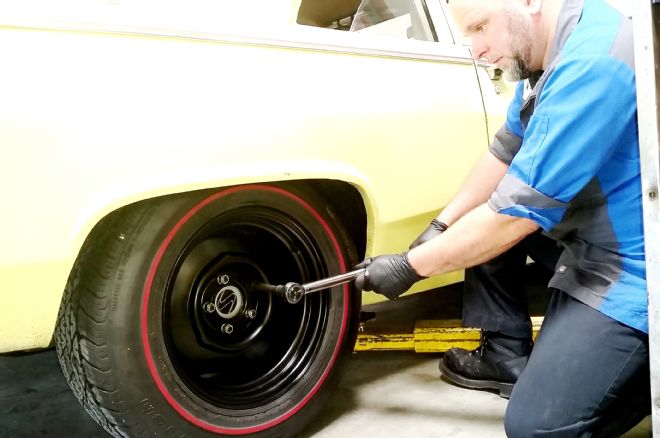 Torqueing Lugnuts Mopar