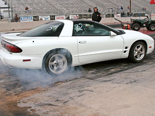 Hppp 0710 03 Z+pontiac Trans Am And GTO Traction+2000 Trans Am Burnout