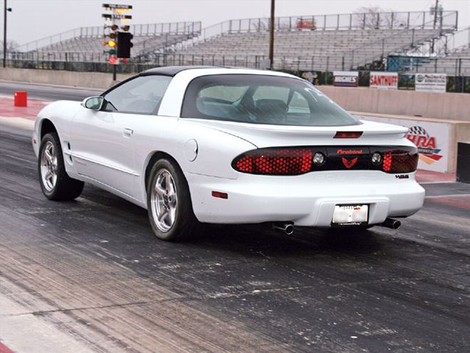 Hppp 0710 04 Z+pontiac Trans Am And GTO Traction+2000 Trans Am Launching