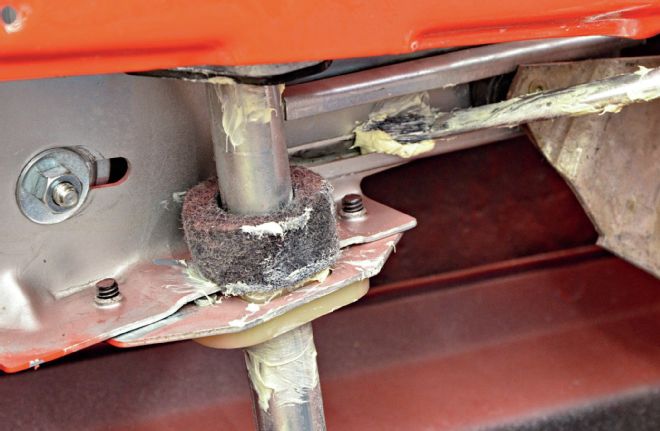 1970 Chevrolet Chevelle Lubricating Shaft And Channels With White Lithium Grease
