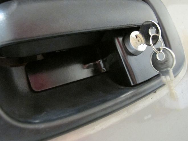 Easy Chevrolet Silverado and GMC Sierra Tailgate Lock Install