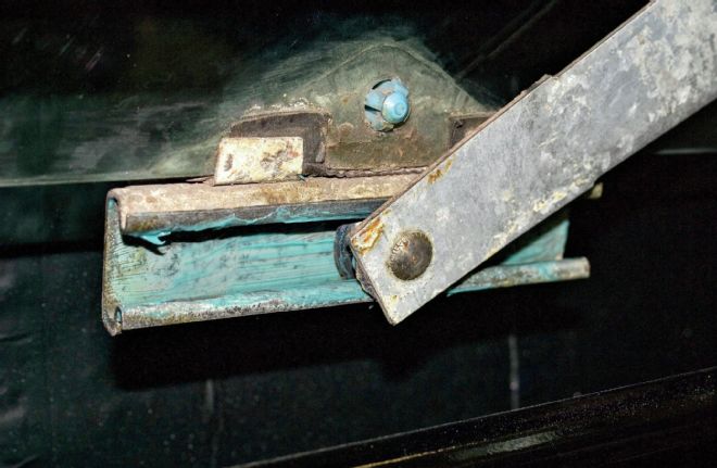 1968 Plymouth Barracuda Side And Vent Window Roller In Window Channel