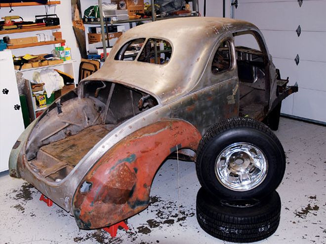 Rodp 0802 02 Z+1940 Ford Coupe+rear View
