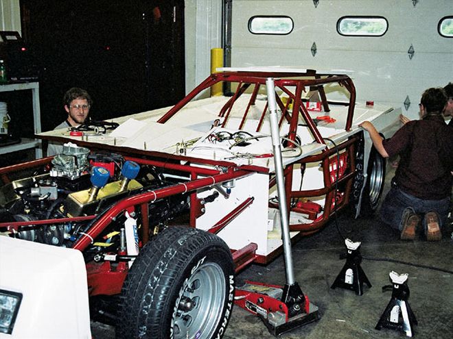 Hppp 0712 11 Z+university Of Northwestern Ohio Hot Rodding School+building A Race Car