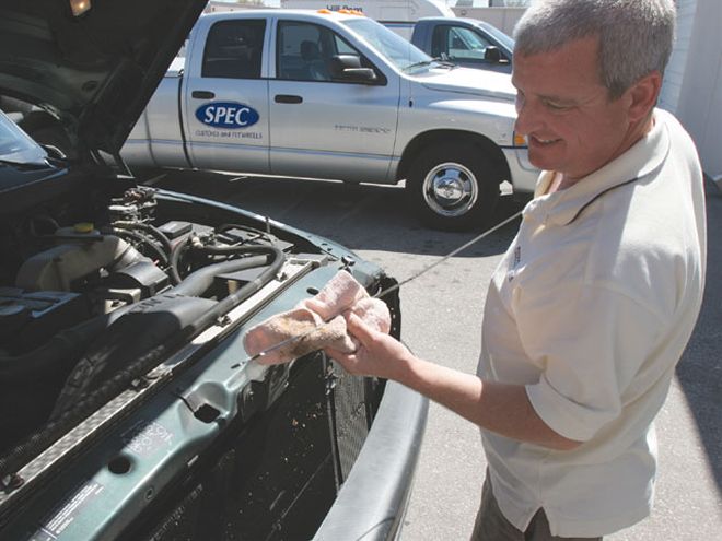 Ctrp 0707 07 Z+race Car Towing+dave Young Checking Oil