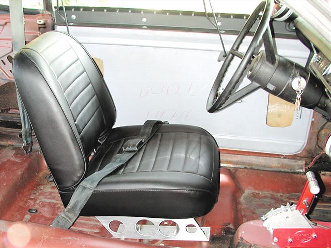 113 0310 12z+Plymouth Duster+Interior View Front Seat Replacement