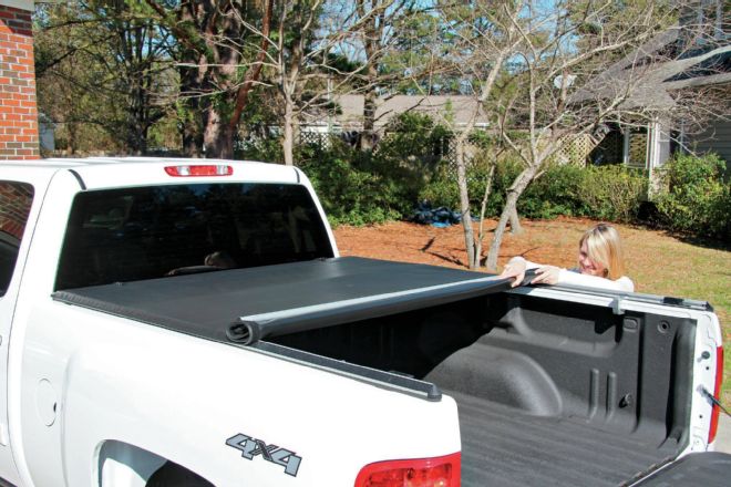 Bestop EZ Roll Tonneau Cover Install - Form & Function