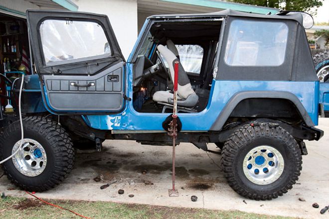 1994 Jeep Wrangler YJ - Beat Rocks Back