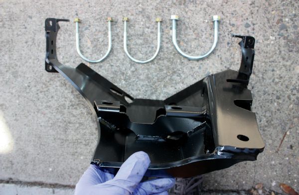 In this view, you can see the stout crossmembers on the inside of the differential housing skidplate, looking from front to back. We’ve since dragged them across granite boulders on our last trip to the Rubicon trail and only received etch marks and no dents.