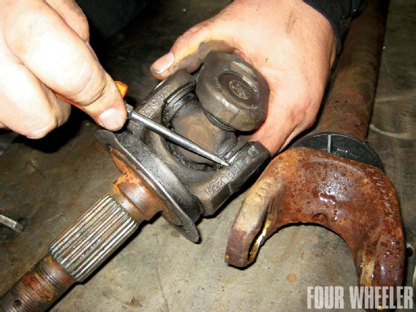 U-Joint Repair In 5 Minutes - Four Wheeler Magazine