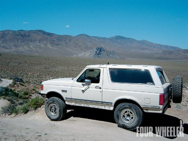 ford Bronco Ttb drivers Side View Photo 24116948