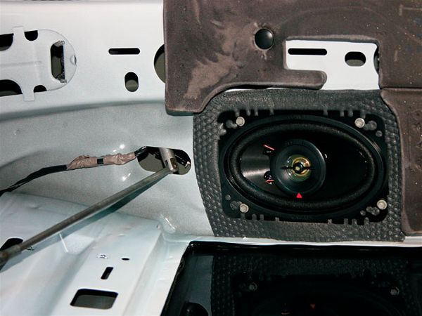 2001 Chevrolet Silverado Work Truck Half Ton speakers Photo 9221553