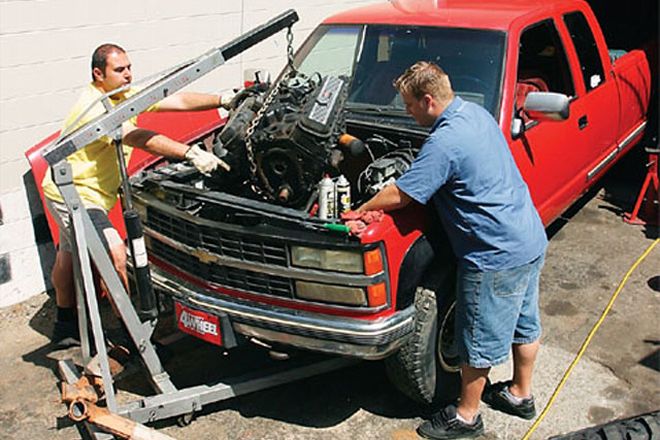 1991 Chevy Truck Engine Install - When Cheap Ain't Cheap