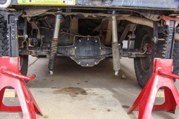 001 Jack Stands Supporting Frame Remove Leaf Springs Photo 99940267