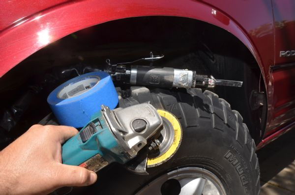 Lifting & Trimming a Junkyard 2004 Isuzu Rodeo to Fit 33s